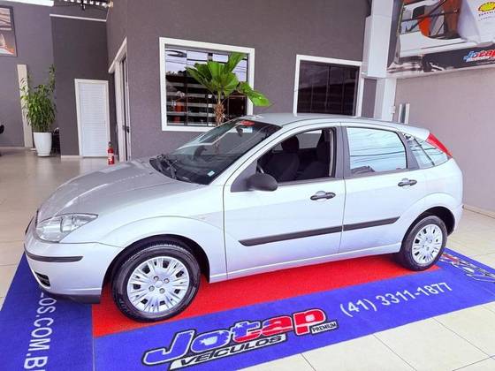 FORD FOCUS 1.6 GL 8V FLEX 4P MANUAL FORD FOCUS 1.6 GL 8V FLEX 4P MANUAL